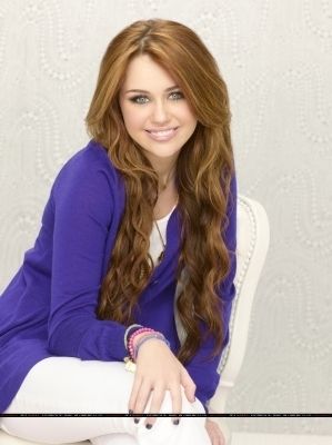hannah-montana-forever-promotional-stills-miley-cyrus-14891795-299-400.jpg